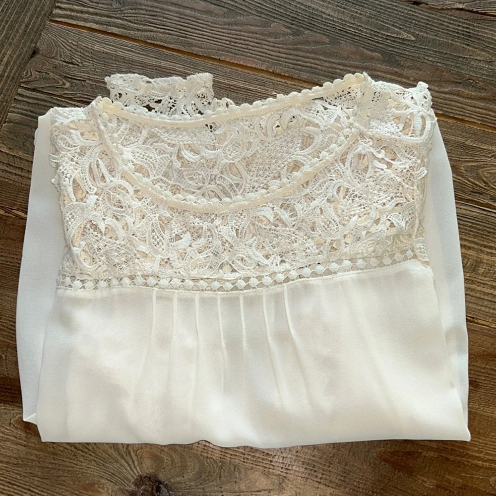 Women’s blouse - Picture 1 of 5